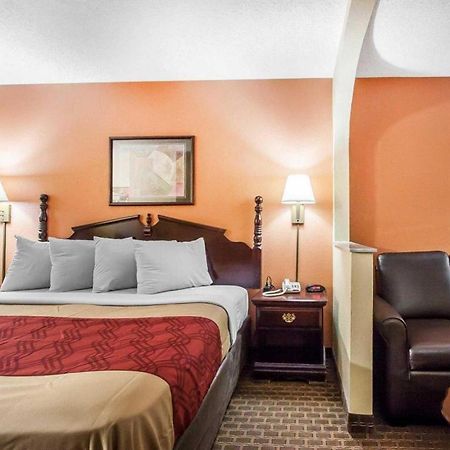 Econo Lodge Inn & Suites I-20, Exit 73 Тускалуса Экстерьер фото