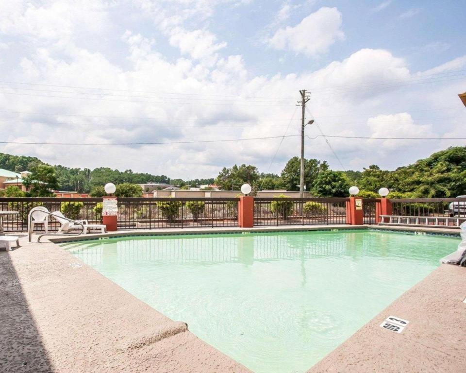 Econo Lodge Inn & Suites I-20, Exit 73 Тускалуса Экстерьер фото