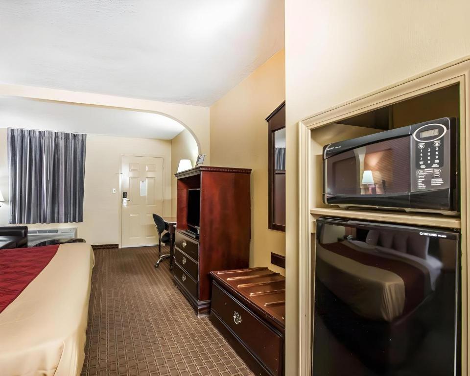 Econo Lodge Inn & Suites I-20, Exit 73 Тускалуса Экстерьер фото