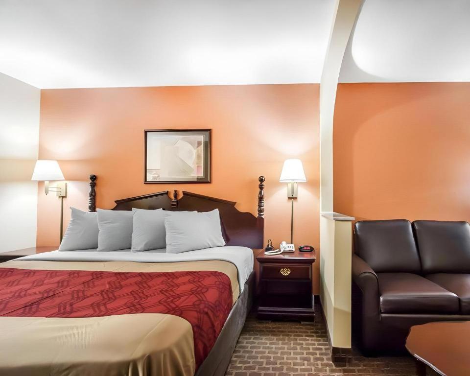 Econo Lodge Inn & Suites I-20, Exit 73 Тускалуса Экстерьер фото