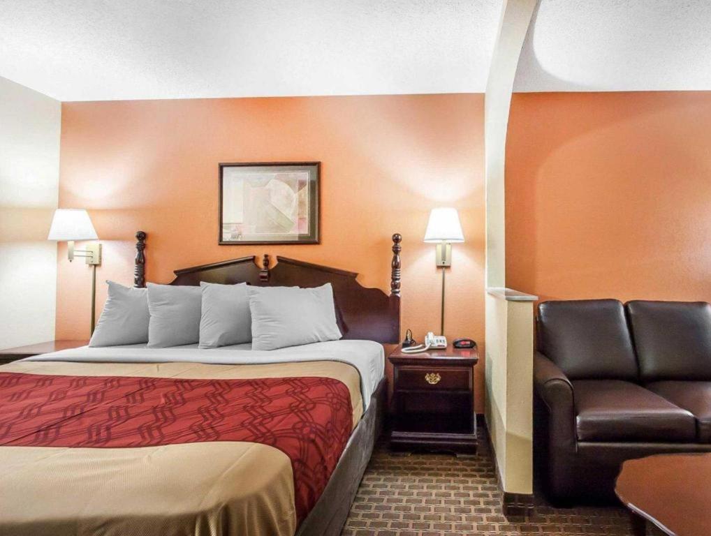 Econo Lodge Inn & Suites I-20, Exit 73 Тускалуса Экстерьер фото