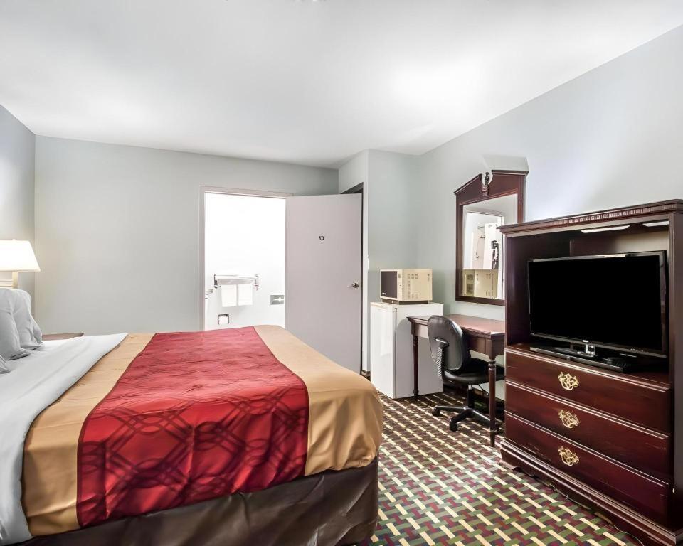 Econo Lodge Inn & Suites I-20, Exit 73 Тускалуса Экстерьер фото