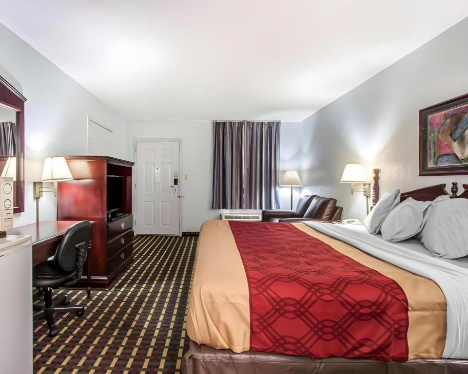 Econo Lodge Inn & Suites I-20, Exit 73 Тускалуса Экстерьер фото