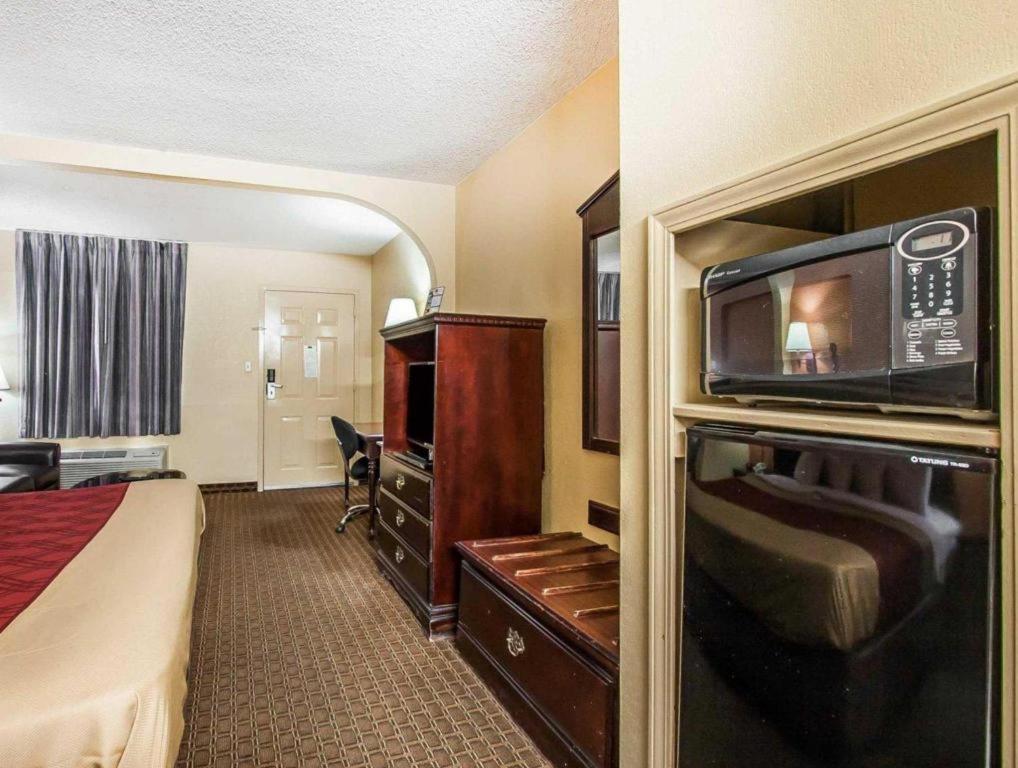 Econo Lodge Inn & Suites I-20, Exit 73 Тускалуса Экстерьер фото