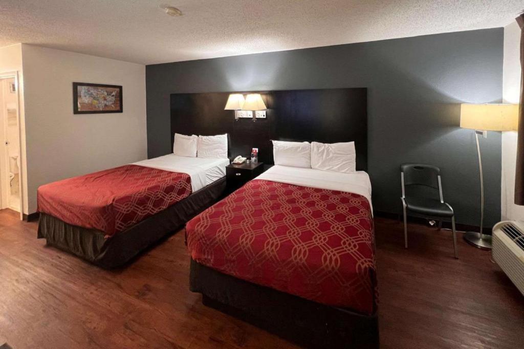 Econo Lodge Inn & Suites I-20, Exit 73 Тускалуса Экстерьер фото