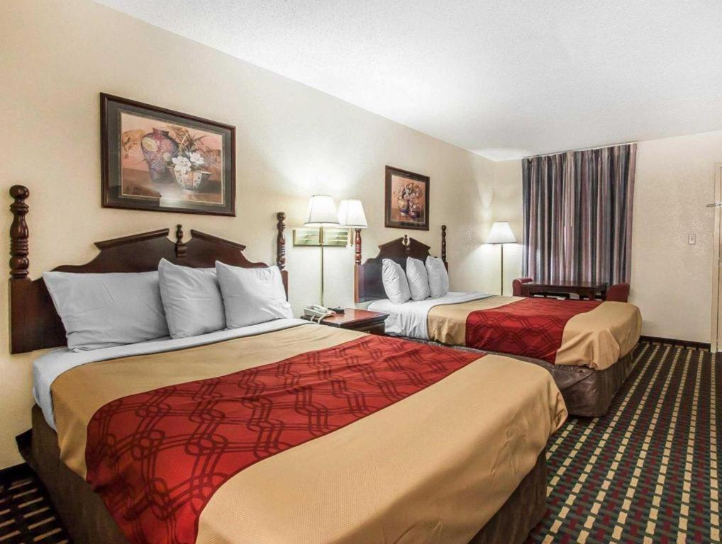 Econo Lodge Inn & Suites I-20, Exit 73 Тускалуса Экстерьер фото