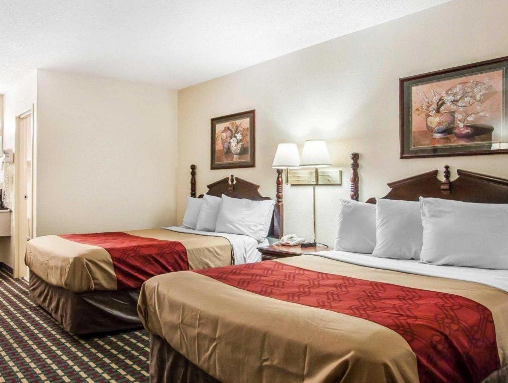 Econo Lodge Inn & Suites I-20, Exit 73 Тускалуса Экстерьер фото