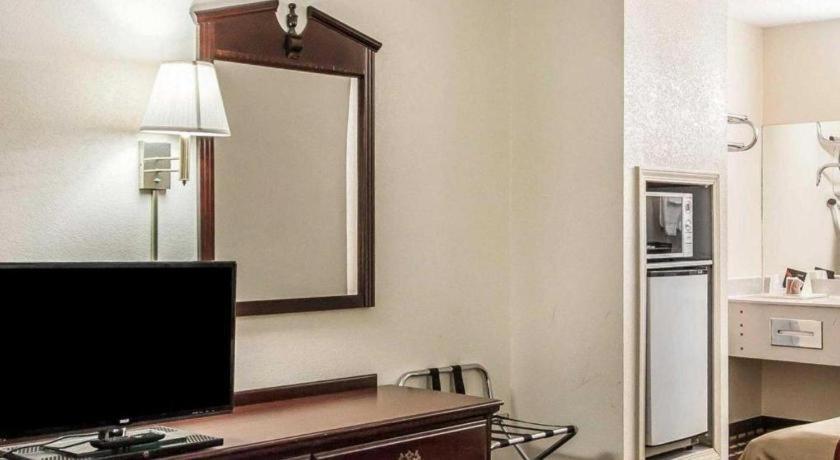 Econo Lodge Inn & Suites I-20, Exit 73 Тускалуса Экстерьер фото