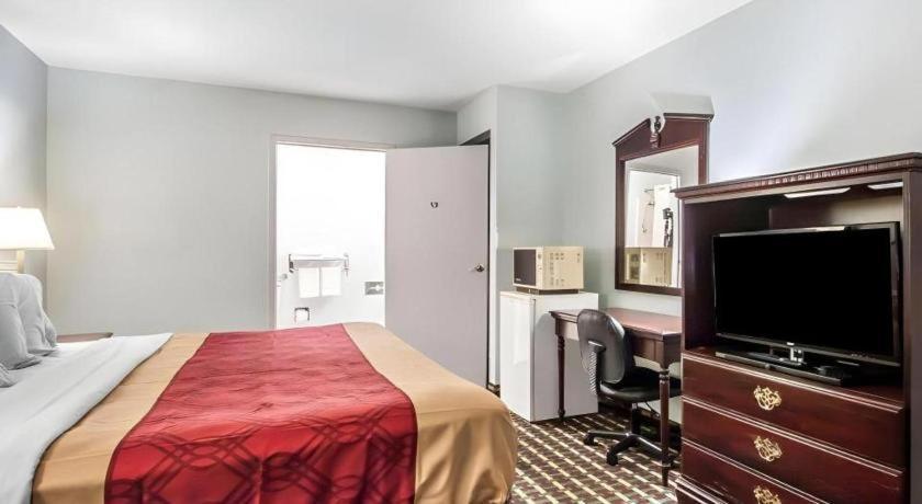 Econo Lodge Inn & Suites I-20, Exit 73 Тускалуса Экстерьер фото