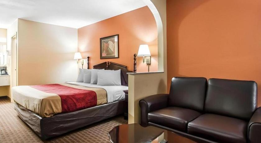 Econo Lodge Inn & Suites I-20, Exit 73 Тускалуса Экстерьер фото