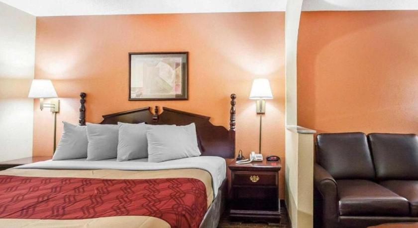 Econo Lodge Inn & Suites I-20, Exit 73 Тускалуса Экстерьер фото