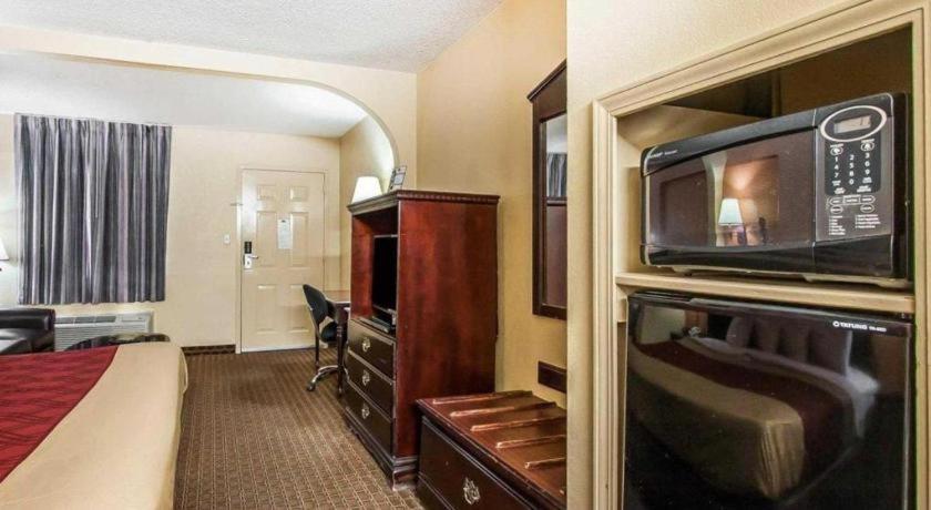 Econo Lodge Inn & Suites I-20, Exit 73 Тускалуса Экстерьер фото